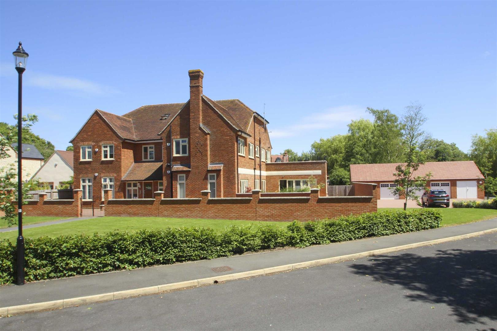 Wreschner Close, Deanshanger, Milton Keynes